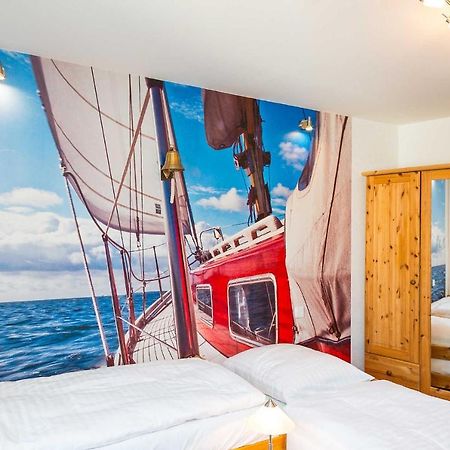 Traumfaengerloge -Hafenresidenz Appartement Waren  Buitenkant foto
