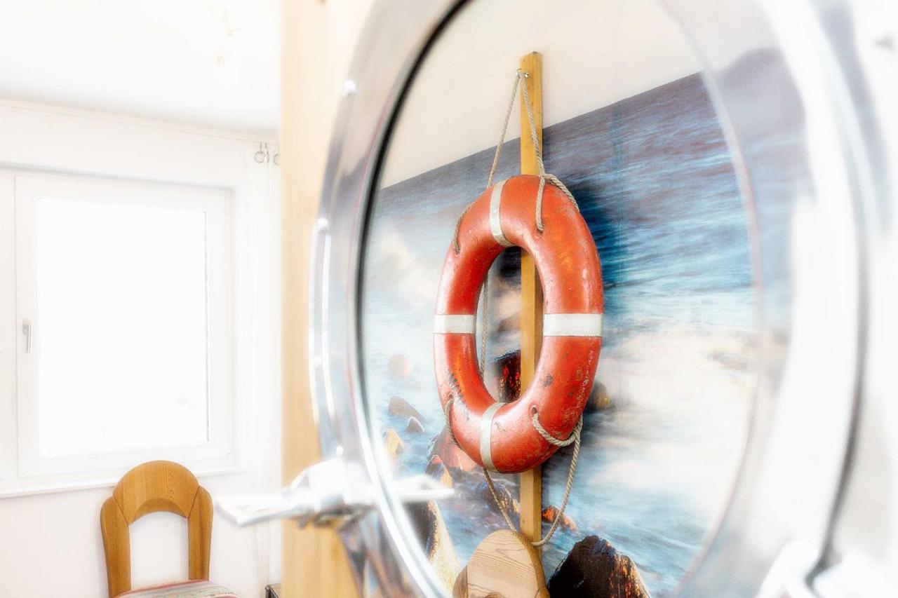 Traumfaengerloge -Hafenresidenz Appartement Waren  Buitenkant foto