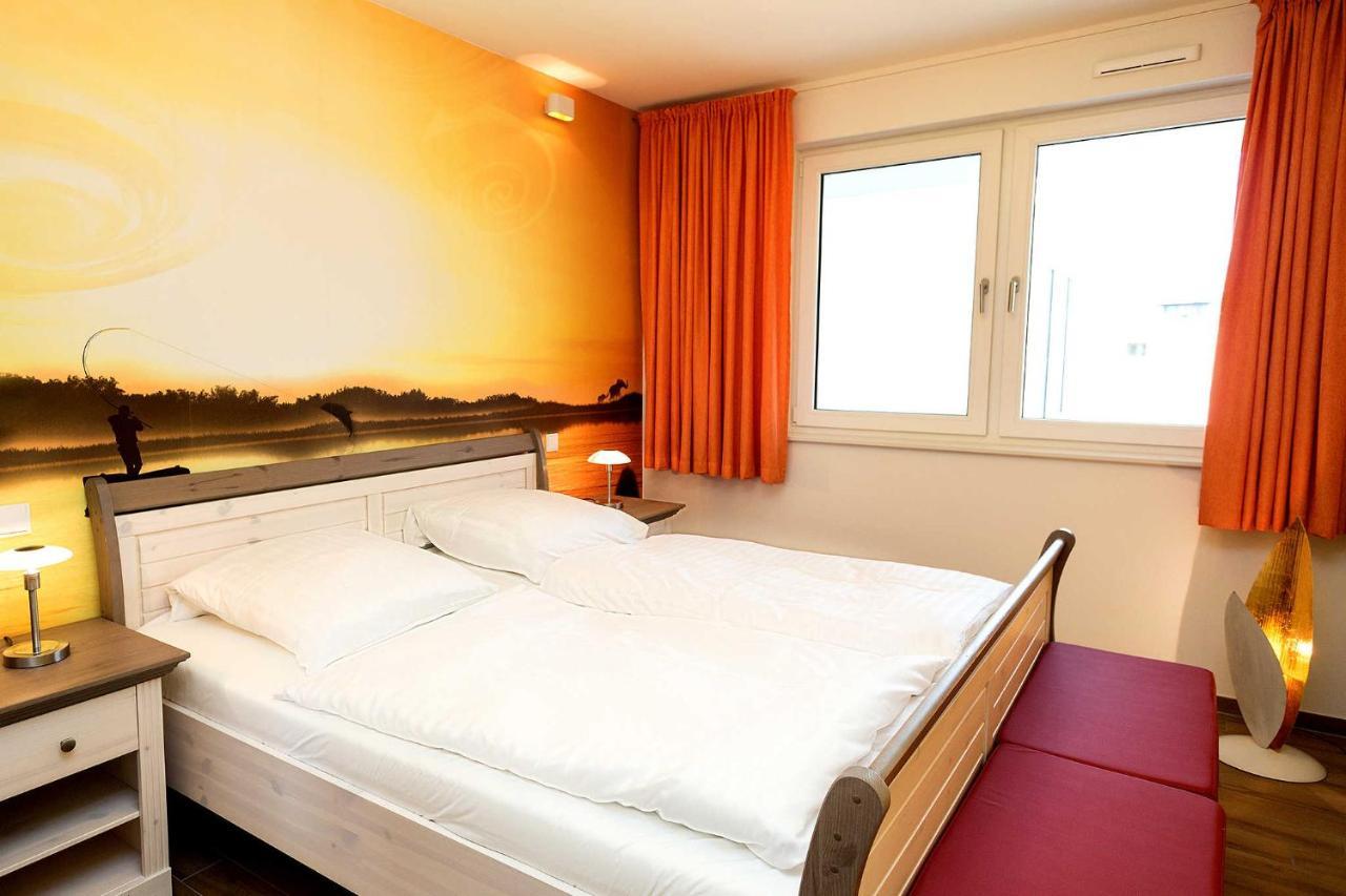 Traumfaengerloge -Hafenresidenz Appartement Waren  Buitenkant foto