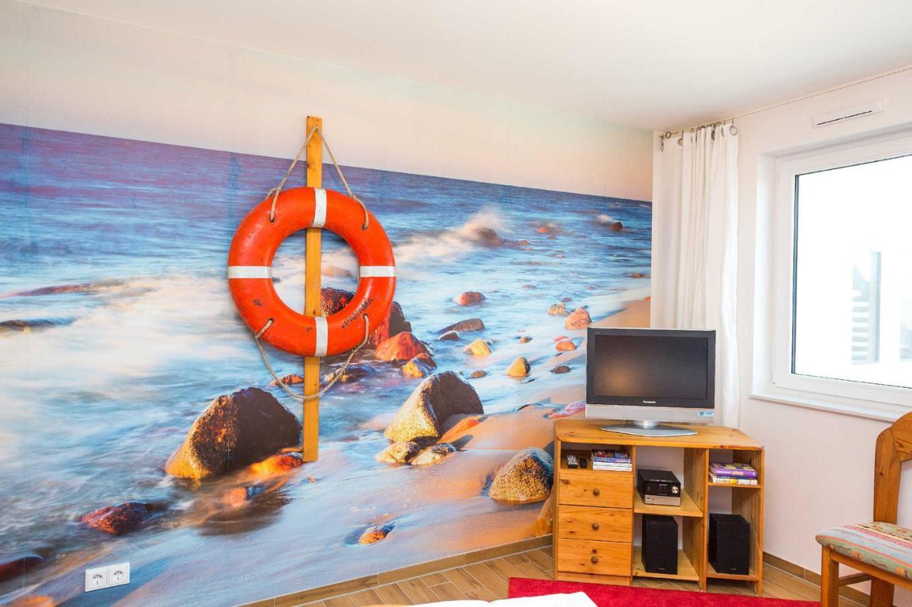 Traumfaengerloge -Hafenresidenz Appartement Waren  Buitenkant foto