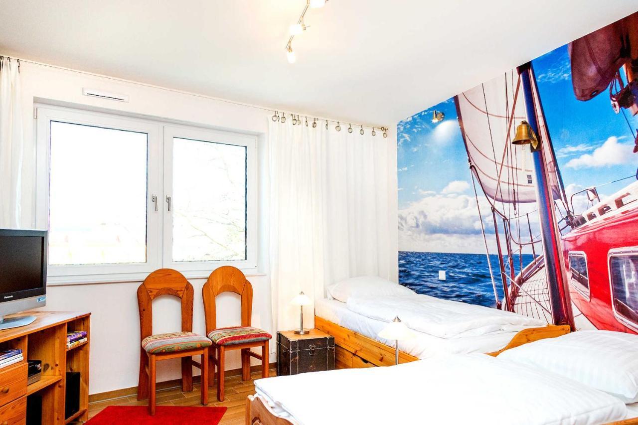 Traumfaengerloge -Hafenresidenz Appartement Waren  Buitenkant foto