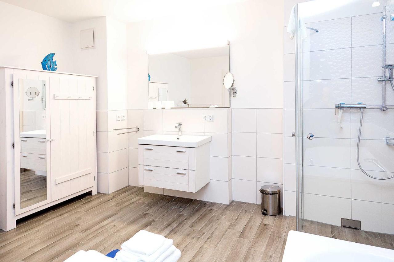 Traumfaengerloge -Hafenresidenz Appartement Waren  Buitenkant foto